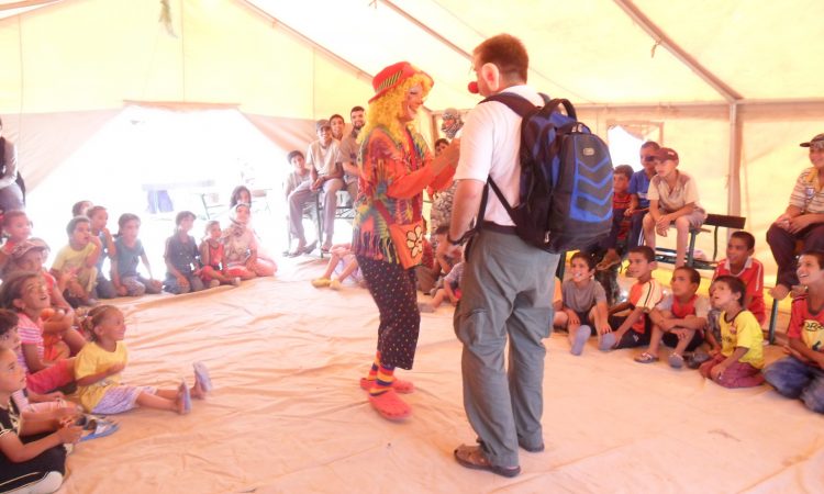Tunisko 2011 Vzdelavacie a rekreacne aktivity pre deti utecencov z Libye
